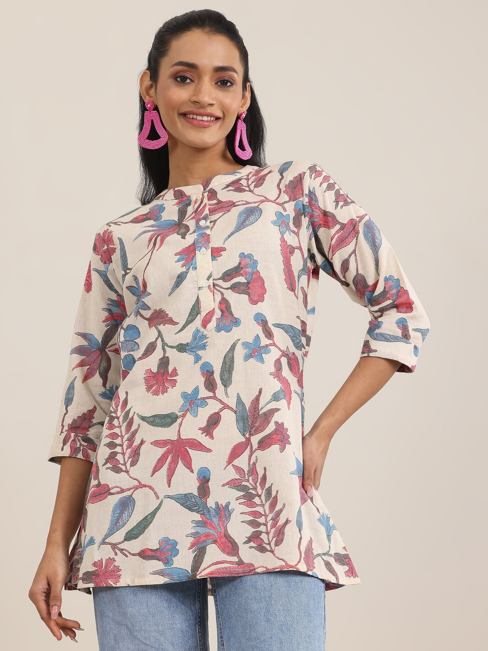 29371O_1_d50cfaca-4b43-42b2-9033-b0156c41264f.jpg Multi Printed Cotton Straight Short Kurti - Image 1