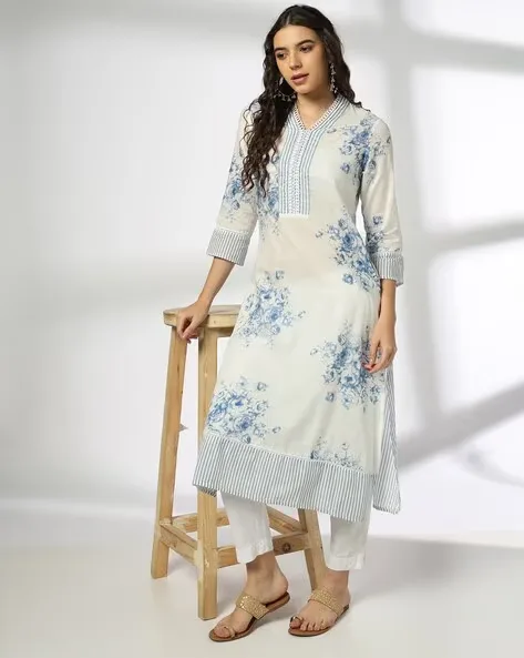 473Wx593H-443065414-offwhite-MODEL-1.webp Women Floral Print Straight Kurta - Image 1